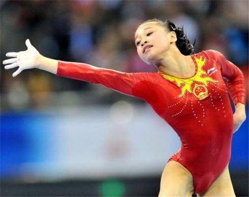 曾是一位体操冠军因被教练潜规则,19岁选择退役后转行进入娱乐圈