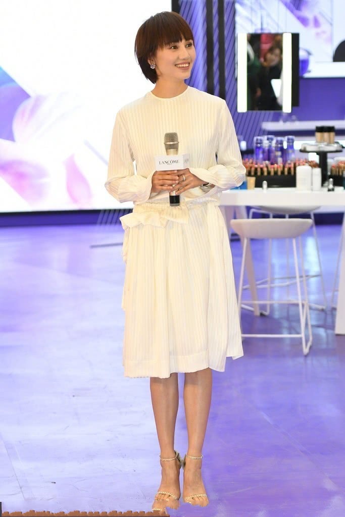 她因结婚退隐了演艺圈,一复出就爆红,如今41岁却美成天仙!