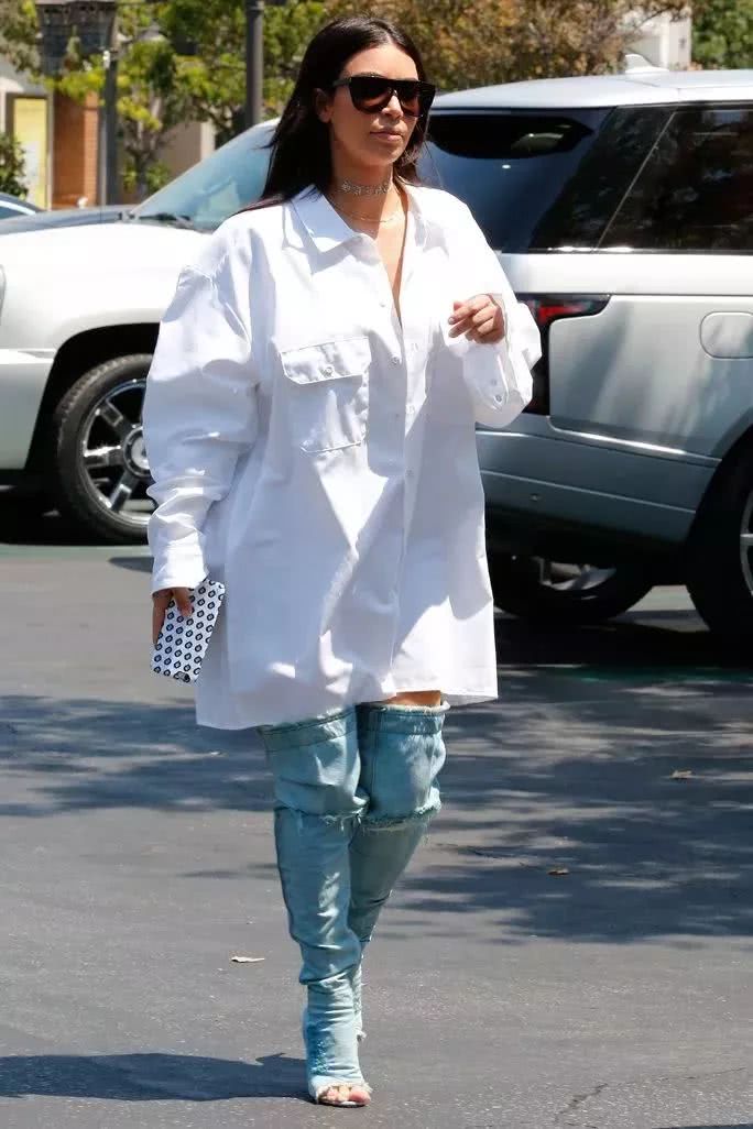 别再买合身的衣服了很土