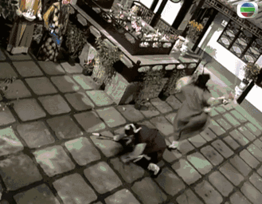 吕颂贤版《笑傲江湖》秃笔翁也是个有意思的老头,他败了之后并没有