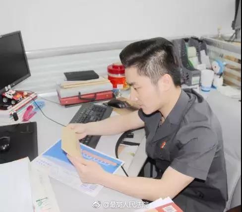 今年夏天,我们换装新版法官制服了!|法官|制服|今年夏天_新浪新闻