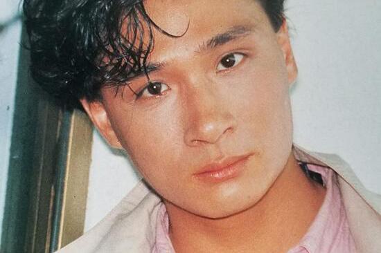 吴镇宇tvb旧照曝光:曾恶搞王菲造型,和周星驰做兄弟团参加婚礼