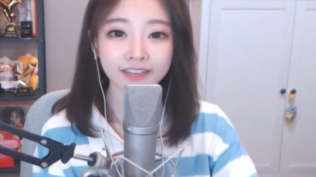 冯提莫pk阿冷唱学猫叫,同是人气主播,你觉得谁