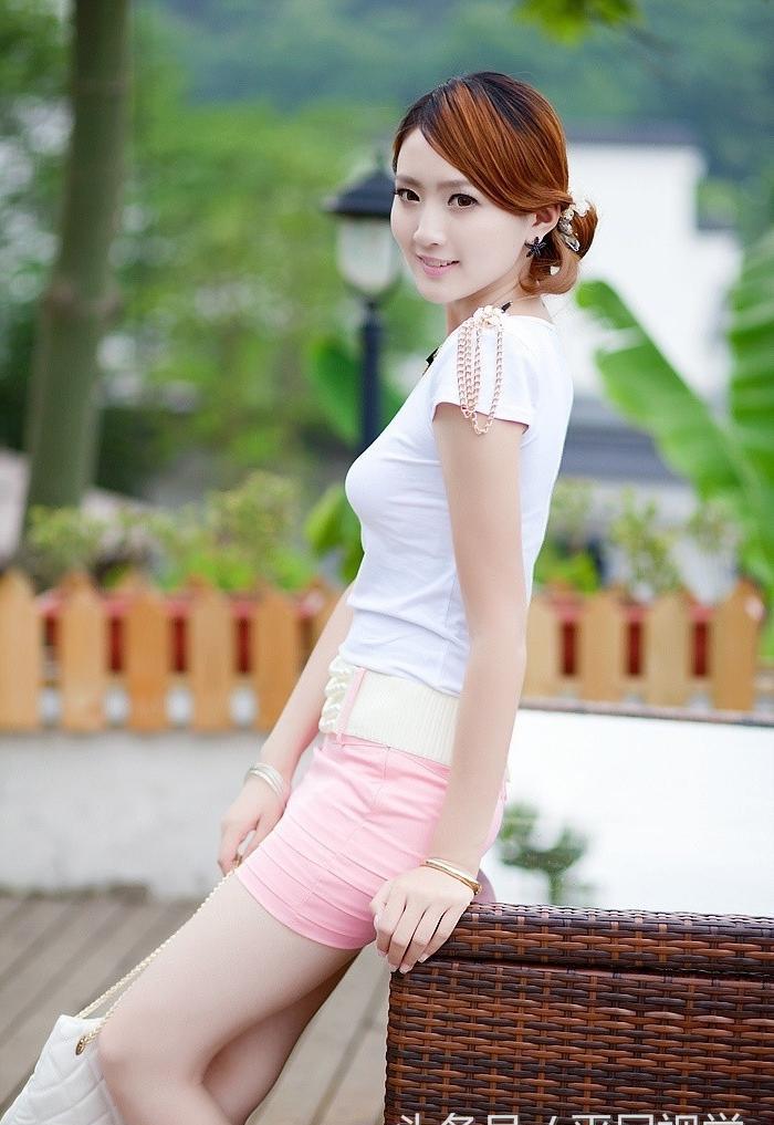 粉红短裙完美身姿气质少女