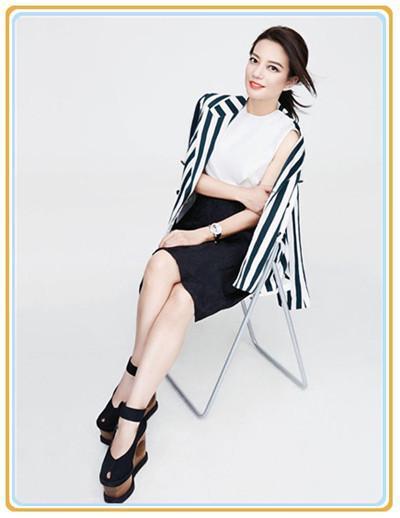 赵薇为博眼球,脚踩10cm恨天高走红毯,网友:真担心她会摔倒出糗