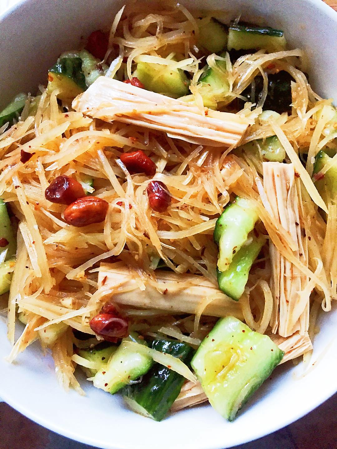 孜然羊肉配拌花菜,荤素搭配,全是下饭菜