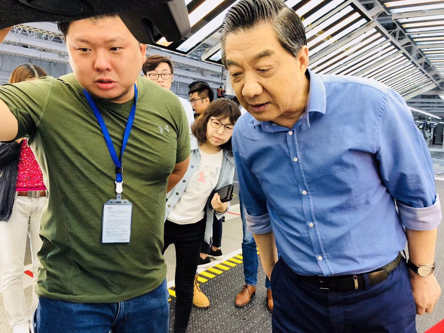 局座张召忠和胖哥杨力的强强联手 一汽大众青岛直播现场