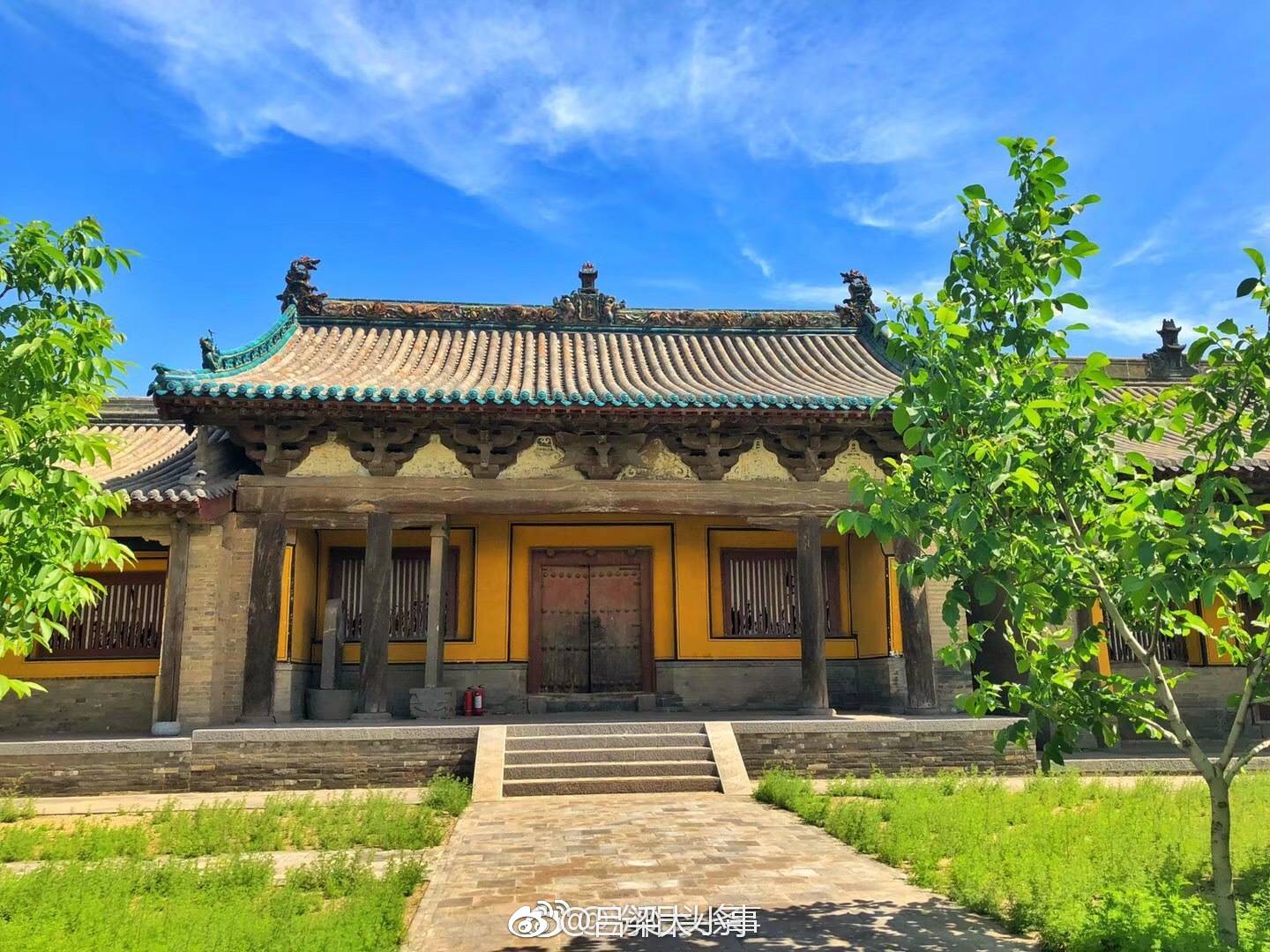 庙内五岳殿和水仙殿为元代建筑,存有壁画约40平方米.