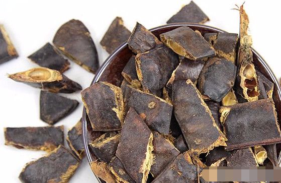 点皂角,白发会慢慢不见,脱发也变少了,就连头皮屑也不知去向了,头发乌