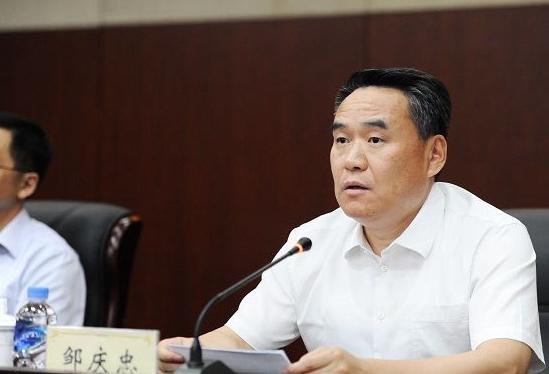 昨天下午,山东高速集团召开领导干部会议,正式宣布邹庆忠接替孙亮出任