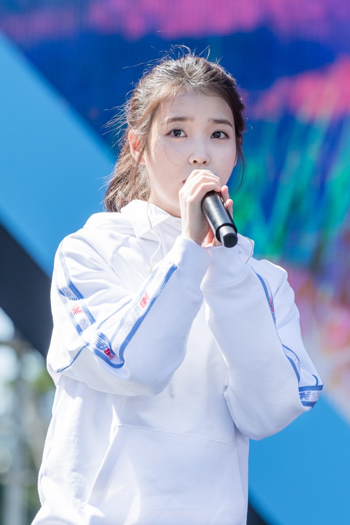 180909newbalance公演可爱漂亮的iu李知恩饭拍