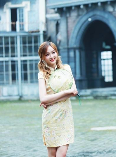 来欣赏下在韩发展的中国小姐姐旗袍look,网友:宋茜第一没意见!