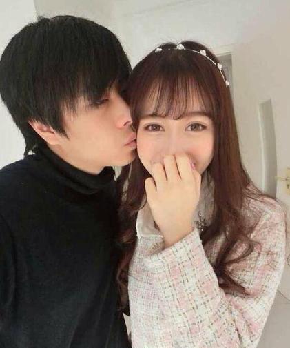 we大舅子晒女友甜蜜照, 网友声讨卢本伟, 一张照片惹的锅