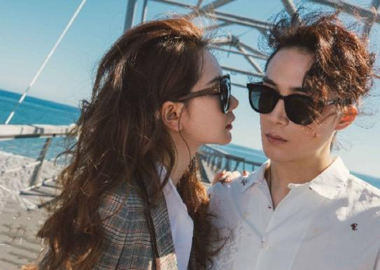 戚薇和老公李承铉度次蜜月,爱在留尼汪,你侬我侬,满满幸福