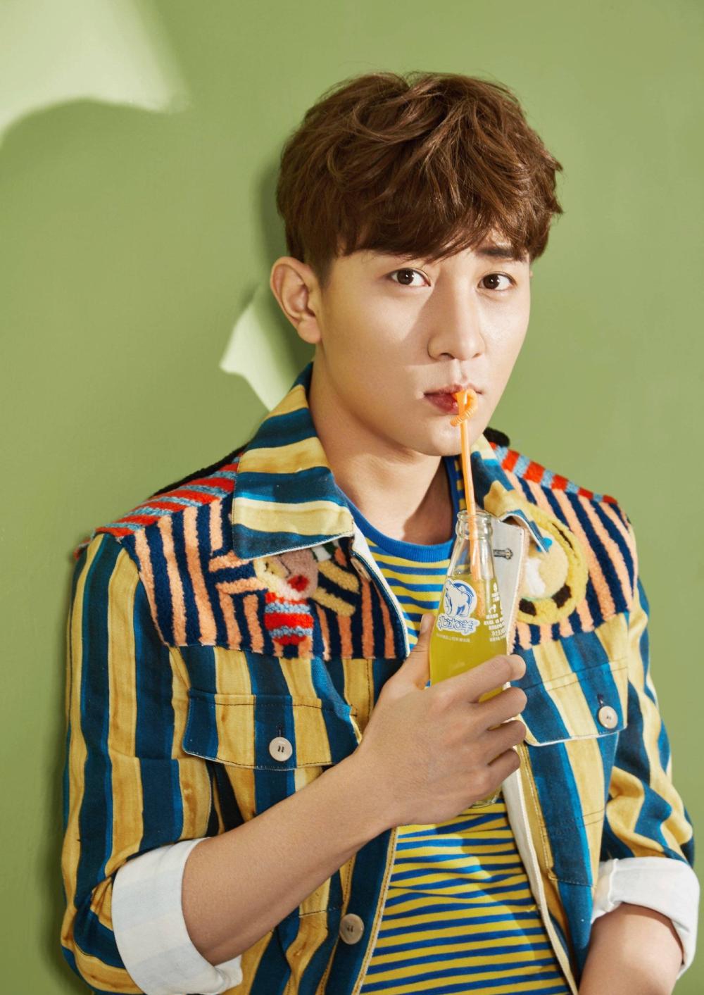 百搭显瘦的套装裙,上身彰显时髦|时髦|两件套|v领_新浪网