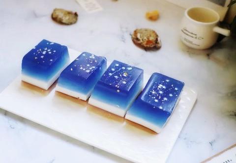 简单四步做出高颜值的星空果冻,软软滑滑超好吃,孩子见了好喜欢