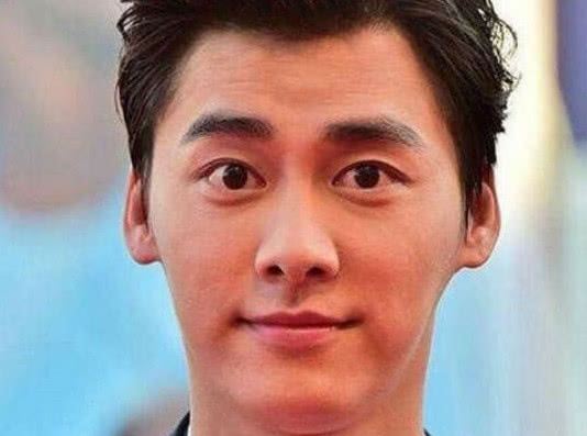 男星脸部大特写李易峰暴露缺点千玺有胡渣杨洋无可挑剔