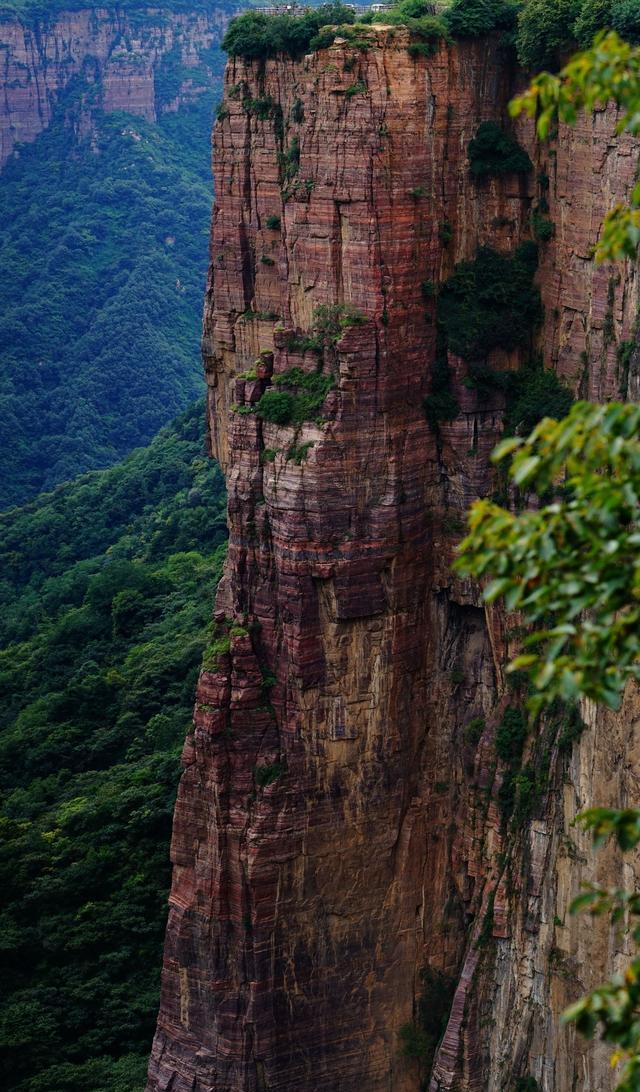 太行之美,自是不用多说,而建于太行山之巅的