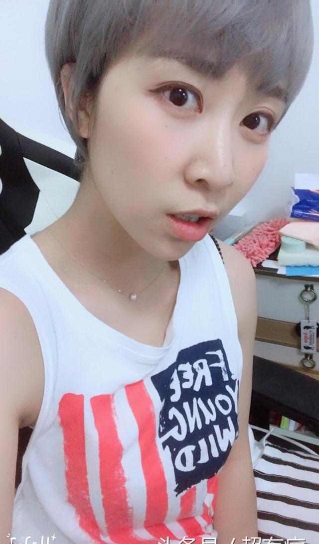 好久不见的lol解说小米变身男孩子上线了 网友:草粉吗