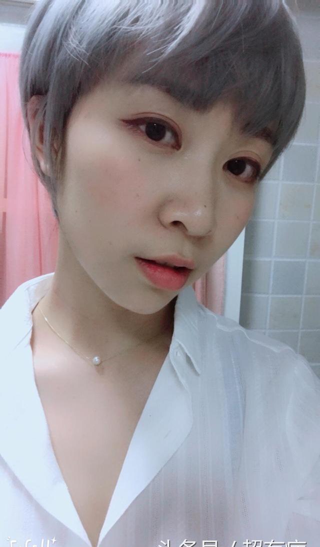 好久不见的lol解说小米变身男孩子上线了 网友:草粉吗