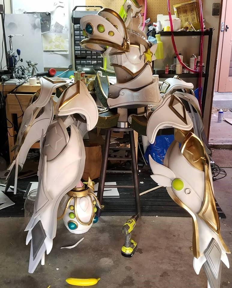 《英雄联盟》魔法少女厄加特cos: 最丑英雄变妹子 肤白貌美