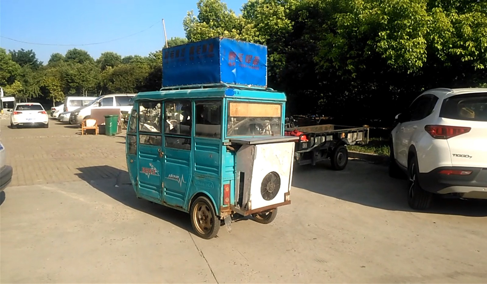三轮车上装空调 饭店老板称比汽车开着方便_新浪看点