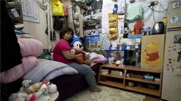 香港穷人到底多穷? 图揭香港“穷人”的真实生活|穷人|公寓|双层床_新浪新闻