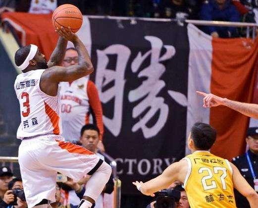 劳森与山东男篮放鸽子事件高层的紧急会议球迷大跌眼镜
