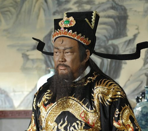 敢于替百姓申不平,故有"包青天"及"包公"之名,京师有"关节不到,有阎罗