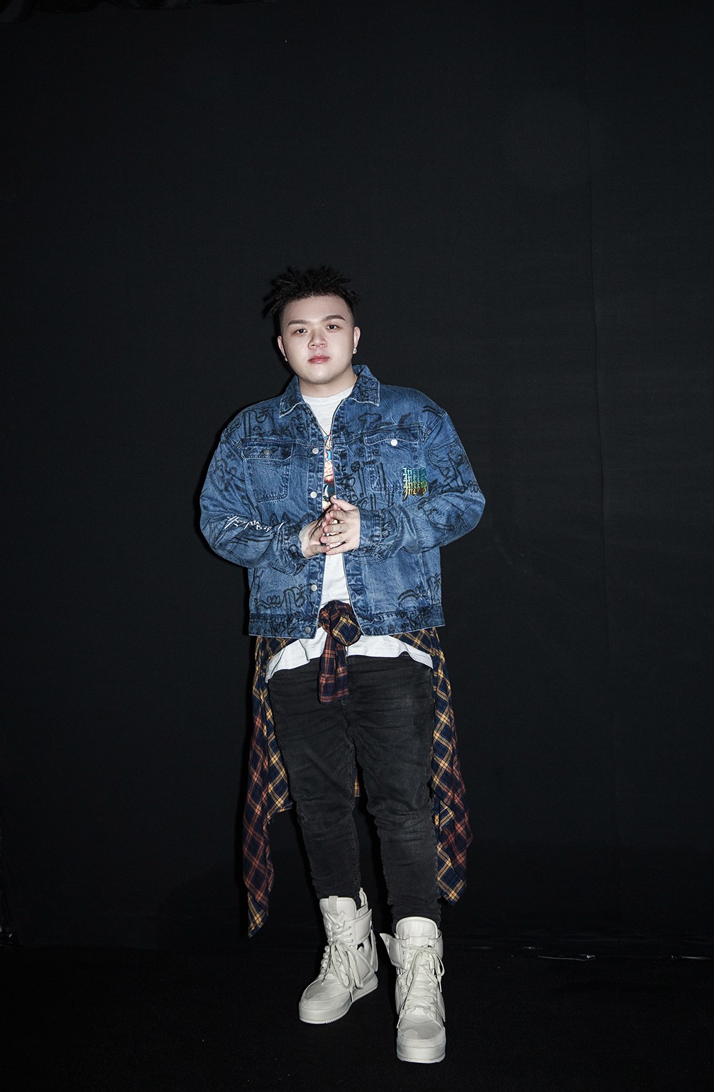 艾福杰尼新一代邀歌赢家与萨顶顶何洁创洗脑神曲