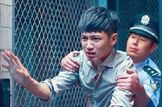 五位明星入狱照,有的是剧情需要,有的是真的入狱,你知道吗|黄海波|法