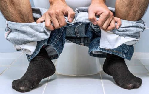 蹲厕所发现2种"异常",肠道已"癌变",再拖就是"肠癌"晚期