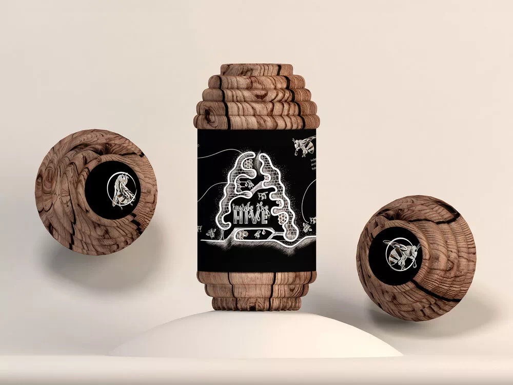 设计成蜂巢形状,同时选用原木的材质制作,创作出一款原生态的蜂蜜产品