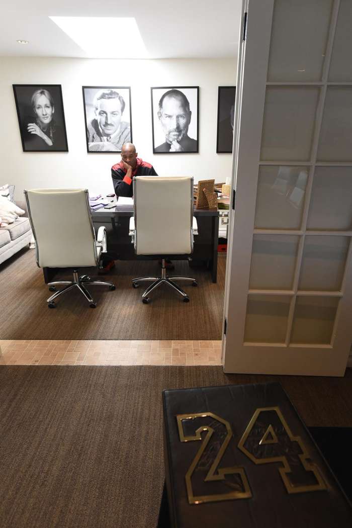 正文  刚刚退役,而据湖人记者mark medina在推特上透露,科比仍然一大