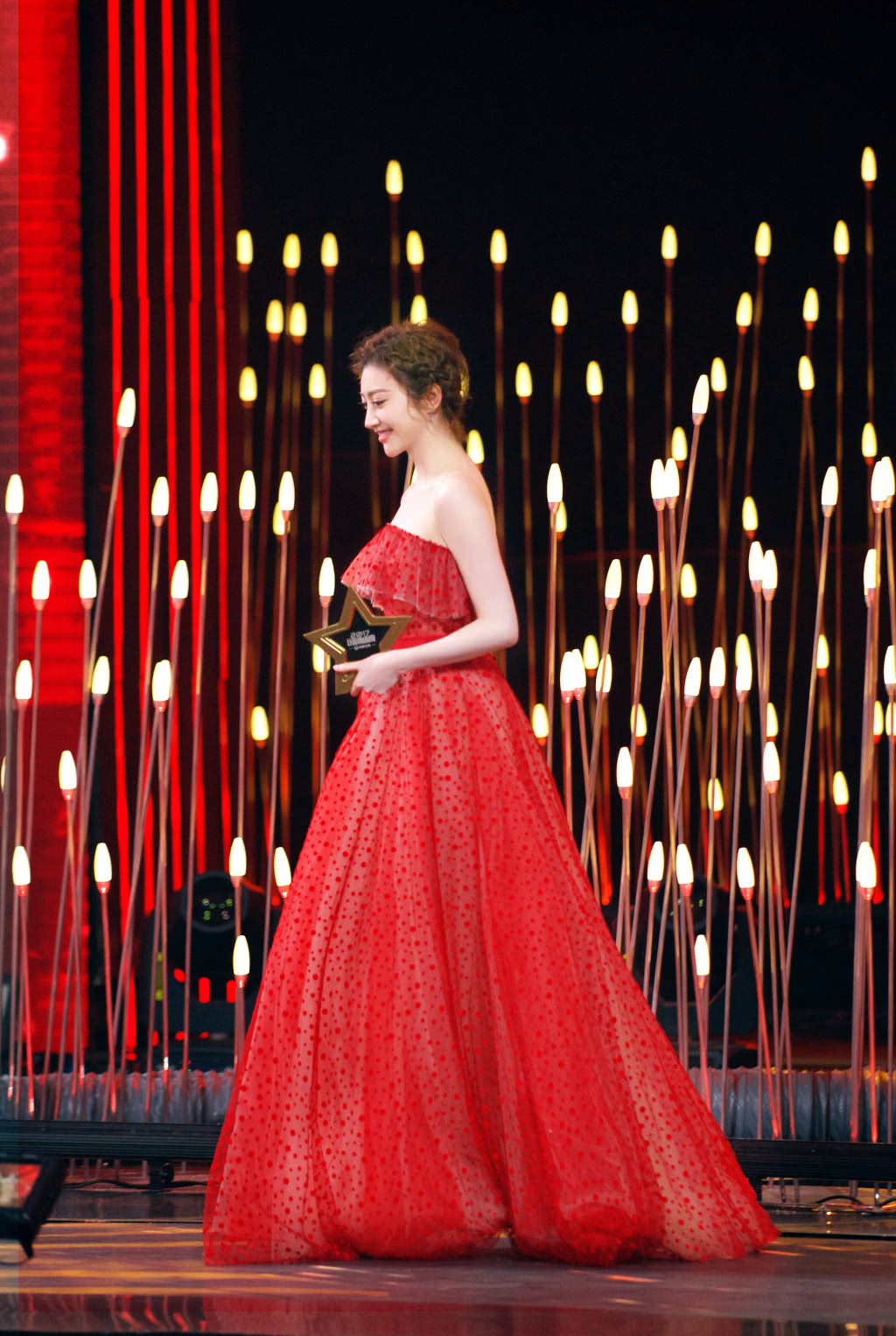 景甜腿长1米2的秘诀,多亏了裤子上的小心机,怎么有6个扣子!