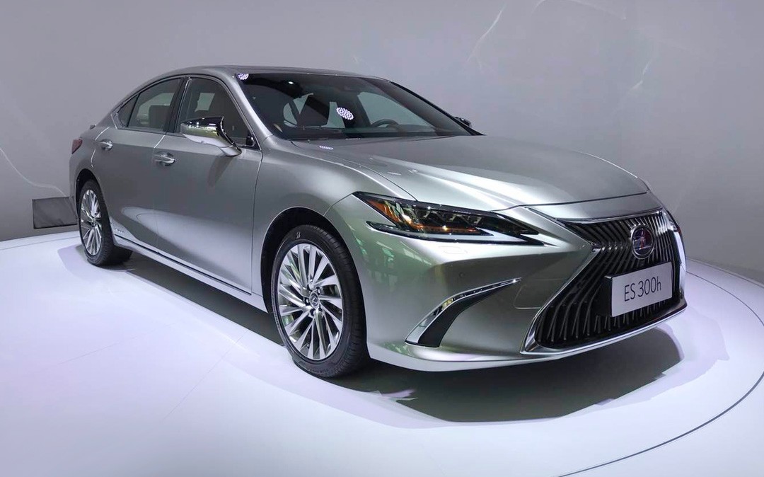 30万的进口豪华轿车,比a6霸气比宝马舒适,号称20年开不坏