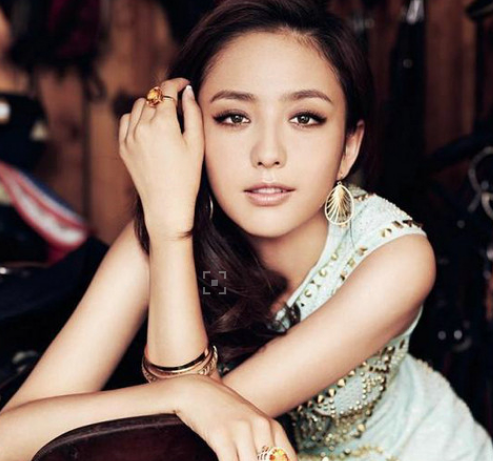 娱乐圈有"腿毛"的女星:佟丽娅,杨幂上榜,最严重的却是她!