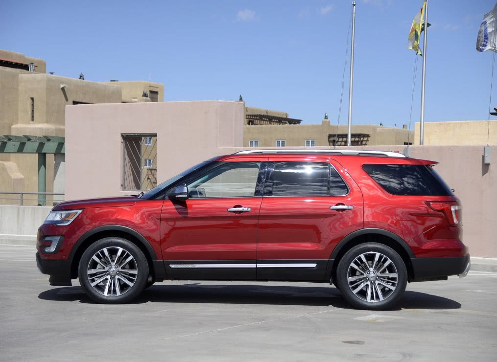 外观小路虎,整车全进口,标配7个座比途昂更大,只卖35万