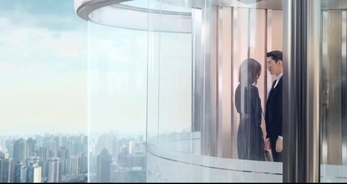 新剧《温暖的弦》撒糖超甜 霸道总裁张翰上线 和张钧甯来了一波电梯咚