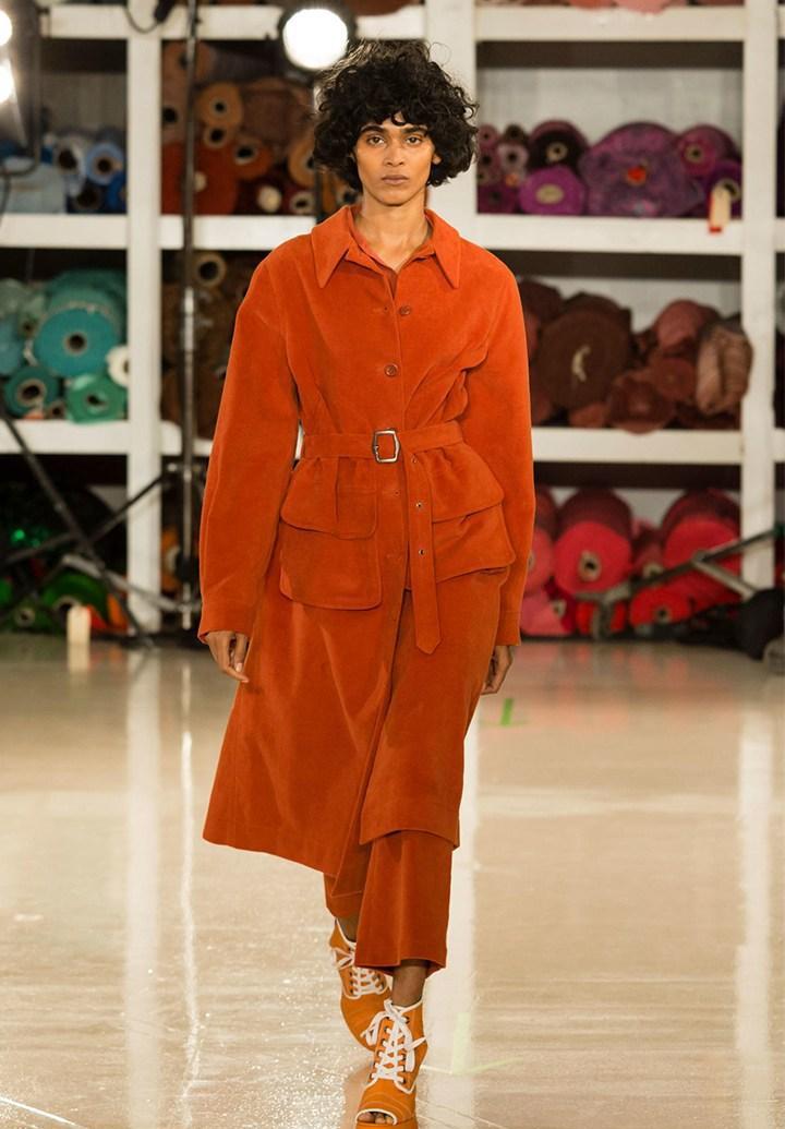 rihanna亲自证明下一个春天准备好迎接设计师们的橙色轰炸吧