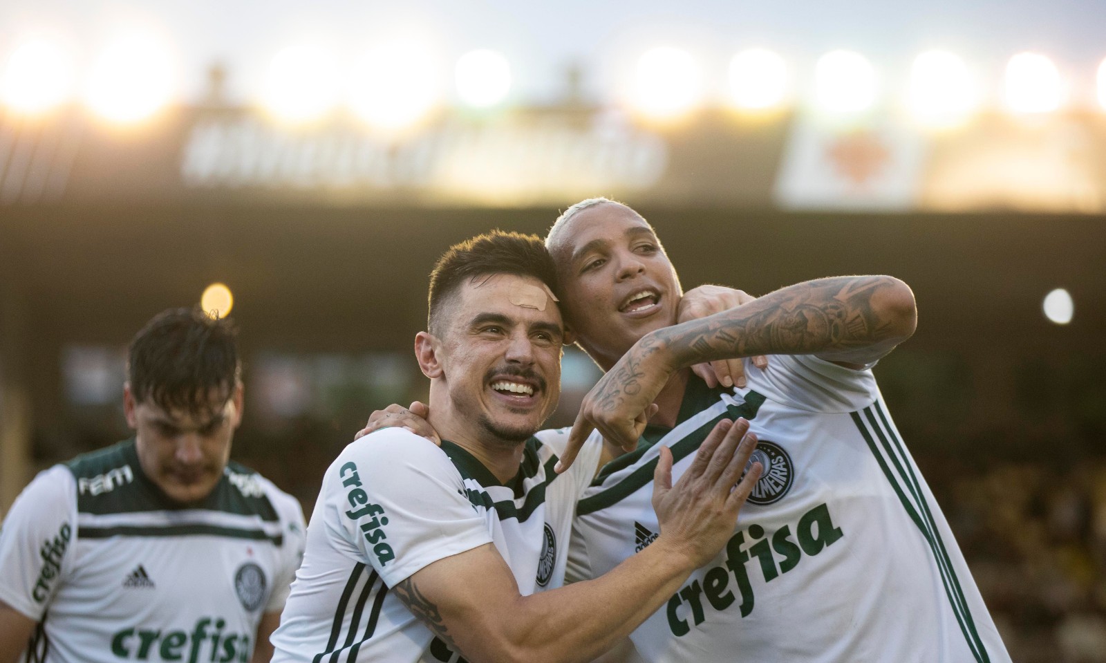 足球——巴甲:帕尔梅拉斯提前一轮夺冠