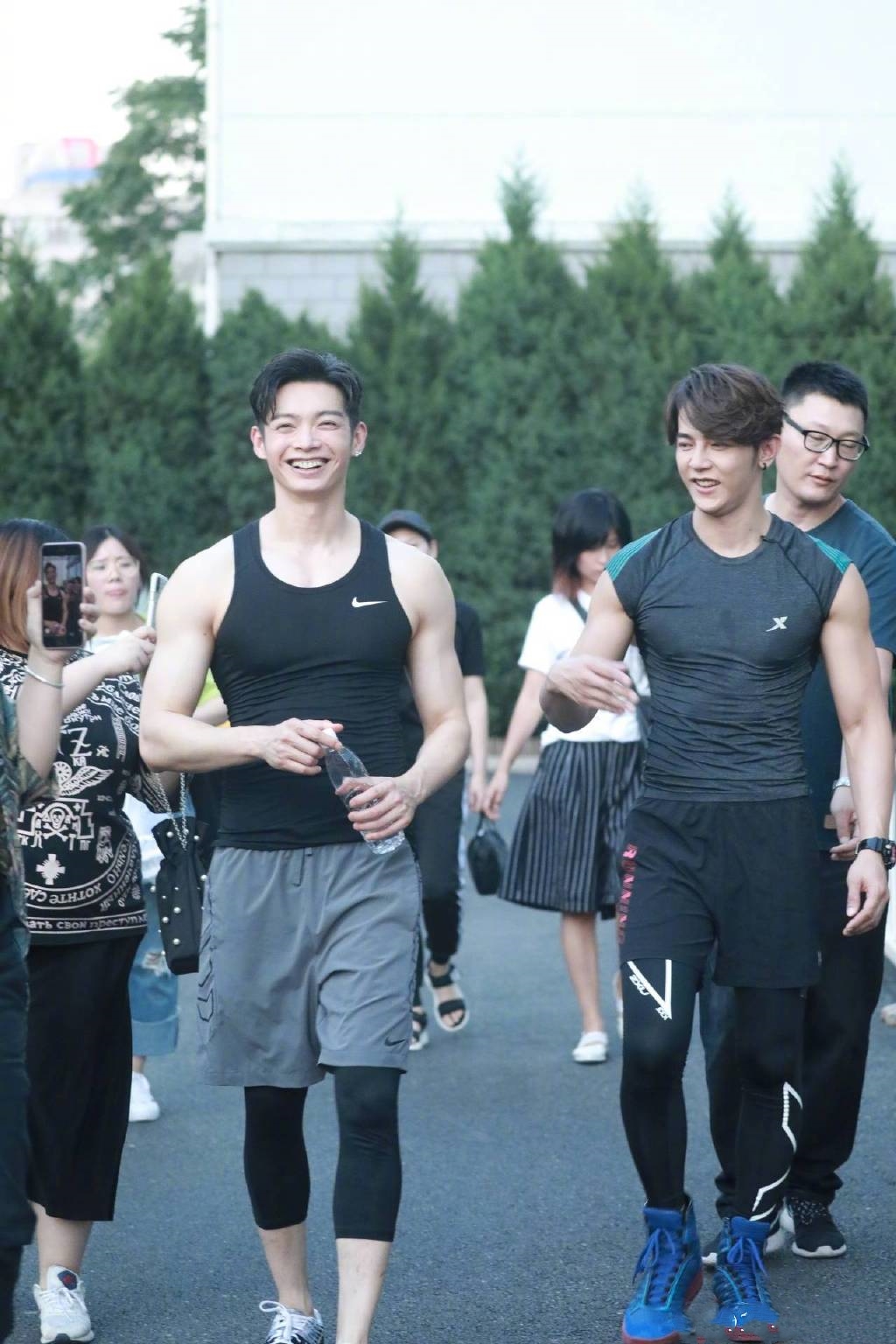 回忆杀!汪东城晒与辰亦儒合影,飞轮海小鲜肉全变肌肉型男了!