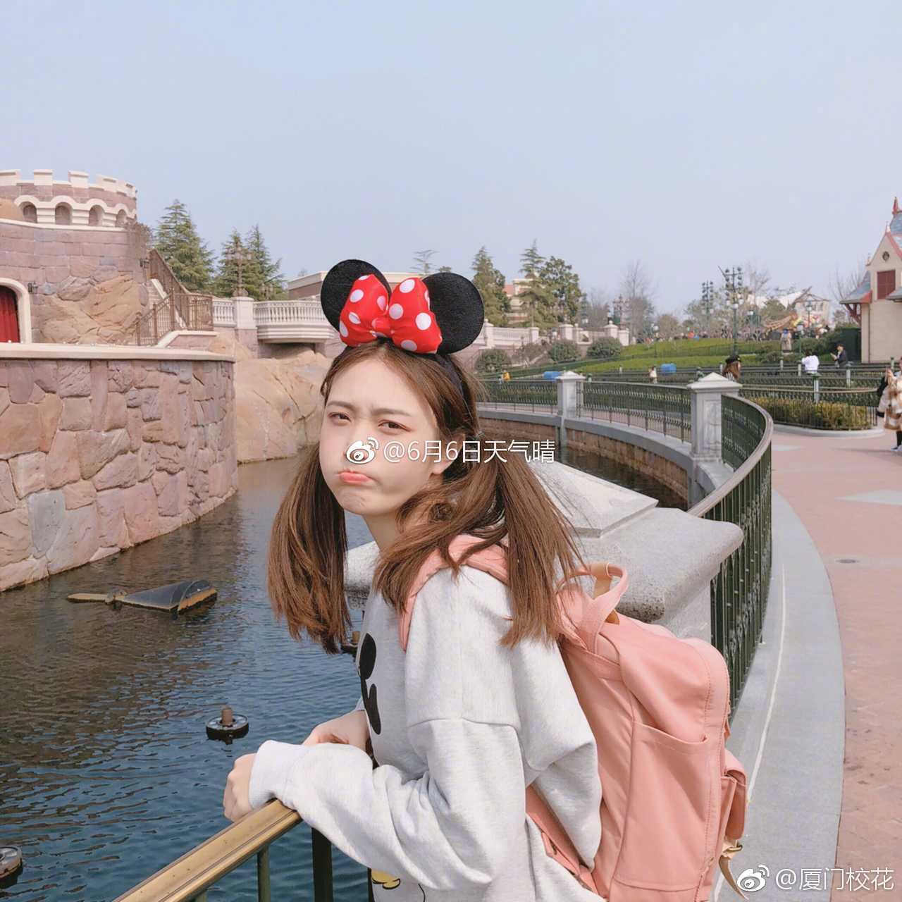 她叫肖阳96年就读于龙岩学院外国语学院身高169cm来自湖南