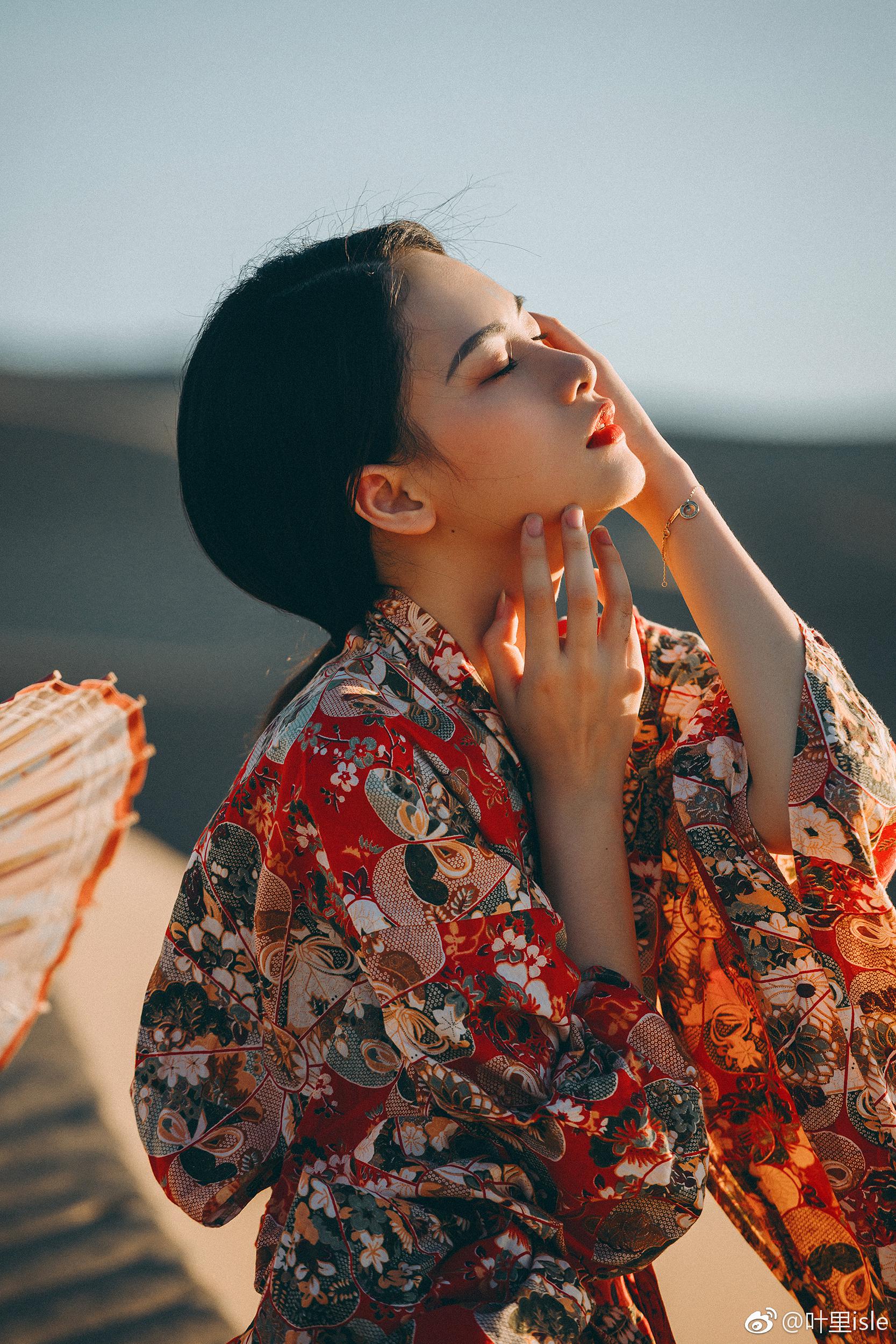 末出镜/ @小圆呐摄后/ @叶里isle