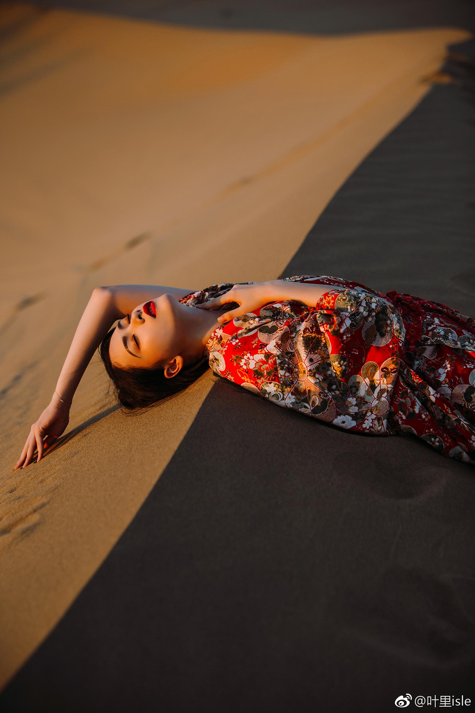 末出镜/ @小圆呐摄后/ @叶里isle