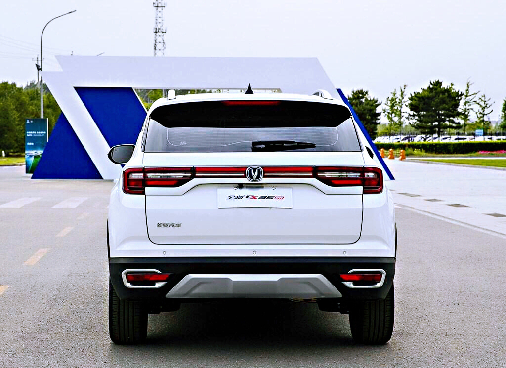 没有手机支架也能叫plus,长安全新cs35盛装上市