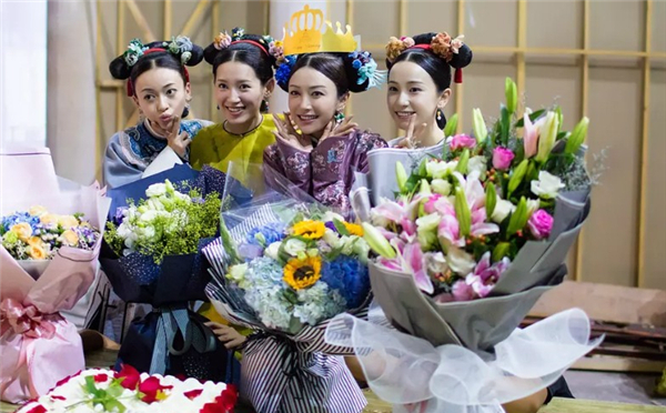 延禧攻略,搞笑幕后照,皇上爱臭美,李玉看,图五是长春宫f4