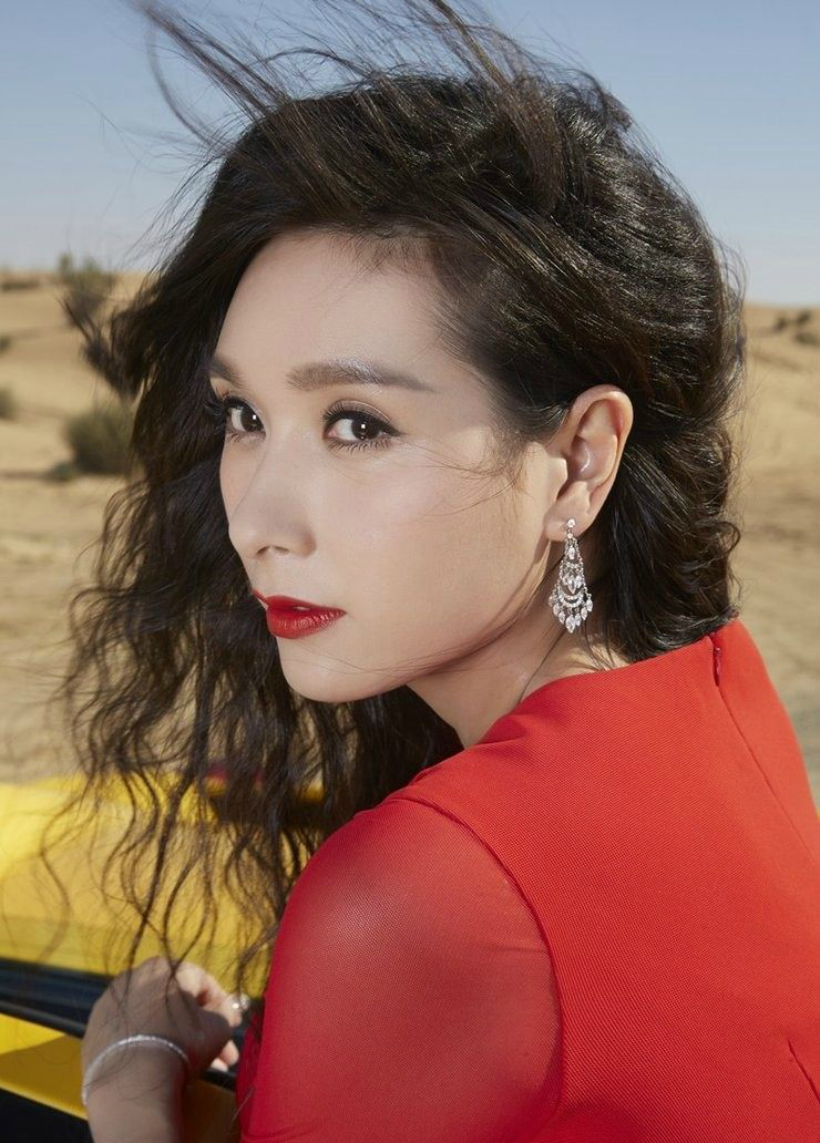 杨恭如沙漠时尚写真