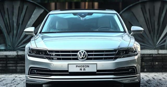 设计灵感来自大众家族徽标的中世纪贵族锁子甲图腾,2018款辉昂配合