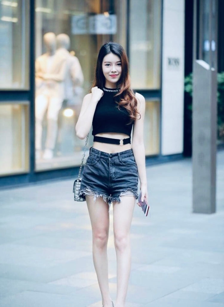 时尚路人街拍街头都是高颜值的长腿美女